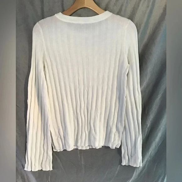 Beautiful top size small. - Picture 1 of 2